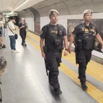 Refuerzan la seguridad en el subte con un amplio operativo policial en estaciones y formaciones.