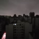 Un incendio en una subestación eléctrica dejó a más de 100 mil usuarios sin luz en distintos barrios porteños