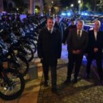 Bomberos de la Ciudad capacitaron al personal de la Embajada británica en el uso de extintores.