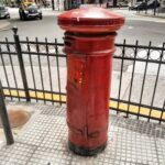 Restauraron el histórico buzón de Santa Fe y Azcuénaga en Recoleta.