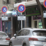 La Ciudad retiró 471 reservas de estacionamiento irregulares para personas con discapacidad.