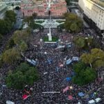 La marcha universitaria volvió a poner en tensión al Gobierno: represión frente al Congreso y un revés judicial que quedó en suspenso.